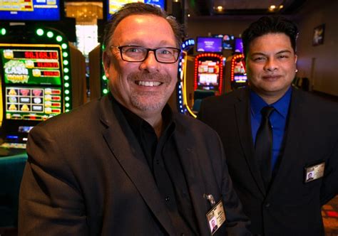 Executivo De Casino Host Continuar